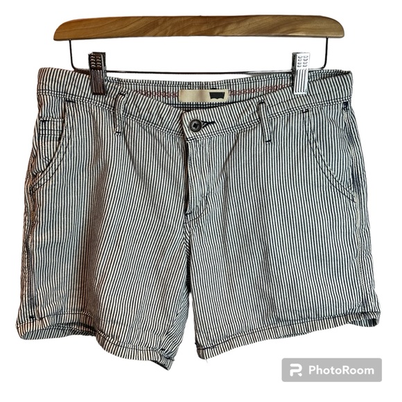 Levi's Denim Striped Shorts Size 27 Great‎ Condition - Picture 1 of 5
